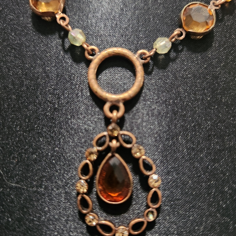 1928 Vintage Amber-Tone Beaded Pendant Necklace in Copper Finish - Picture 4 of 4